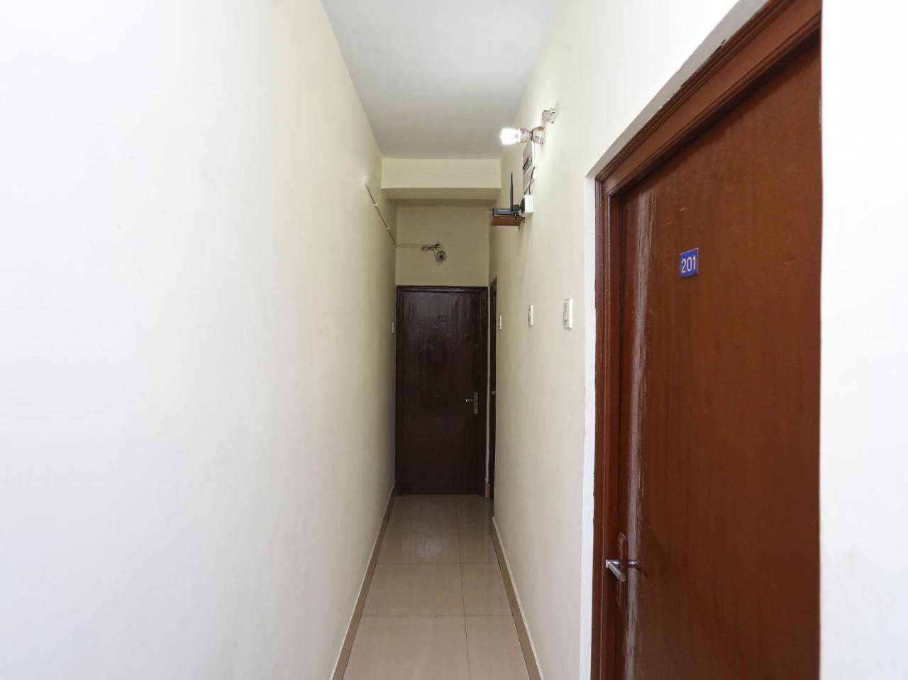 Oyo 13906 Vinita Inn Santragachi Kültér fotó