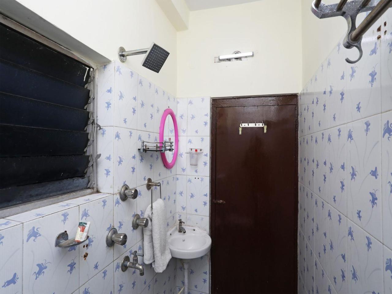 Oyo 13906 Vinita Inn Santragachi Kültér fotó