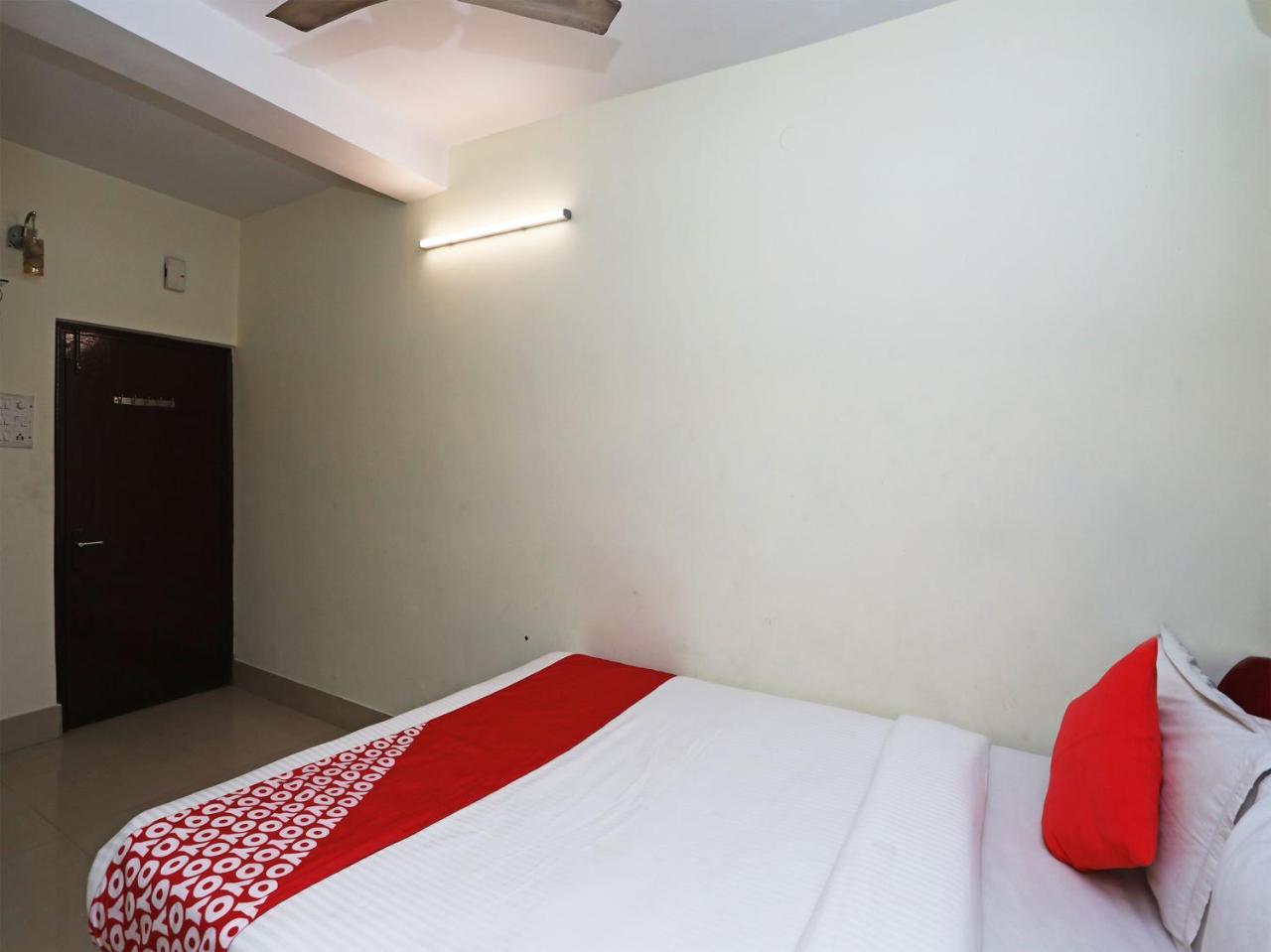 Oyo 13906 Vinita Inn Santragachi Kültér fotó