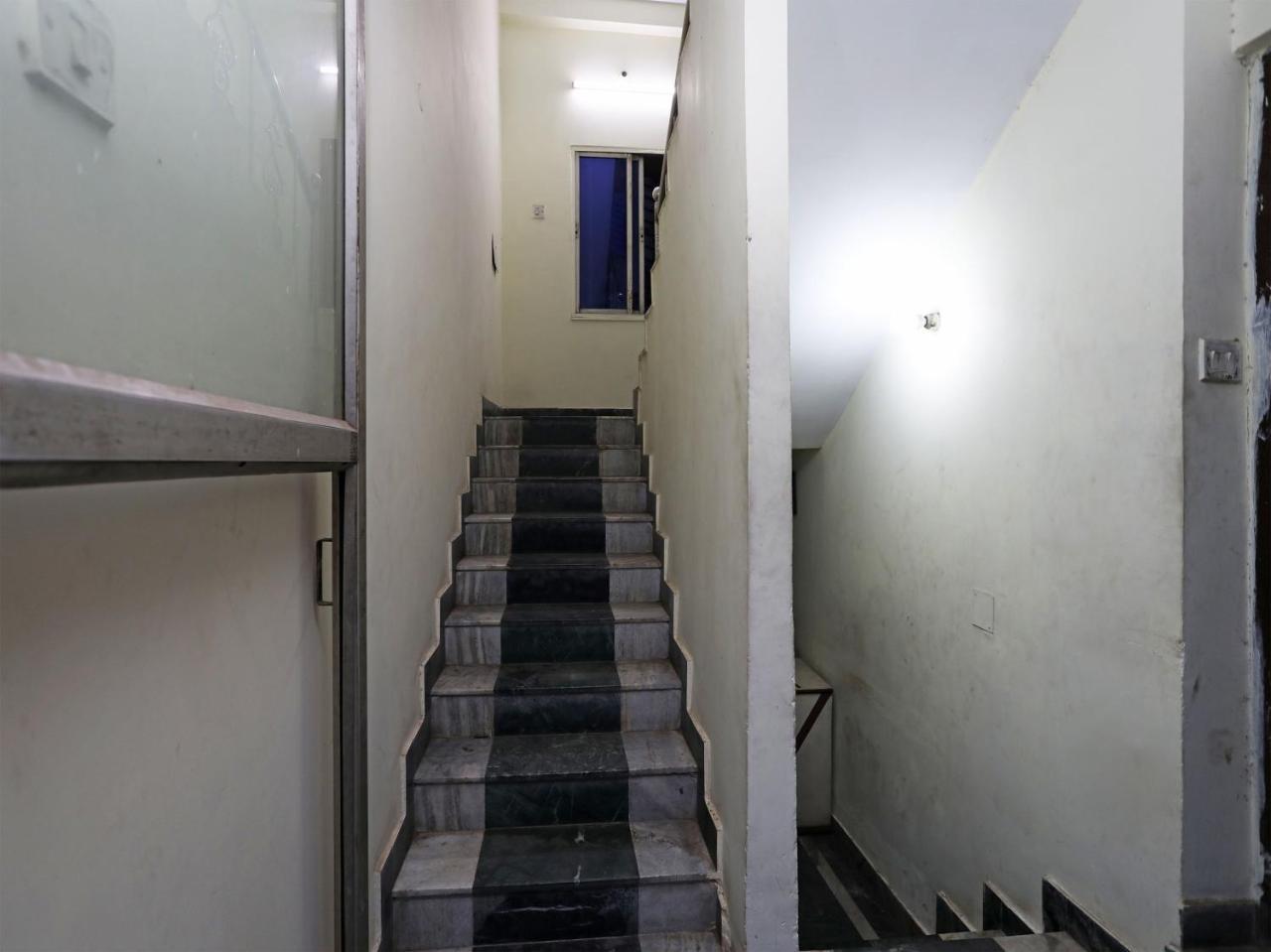 Oyo 13906 Vinita Inn Santragachi Kültér fotó