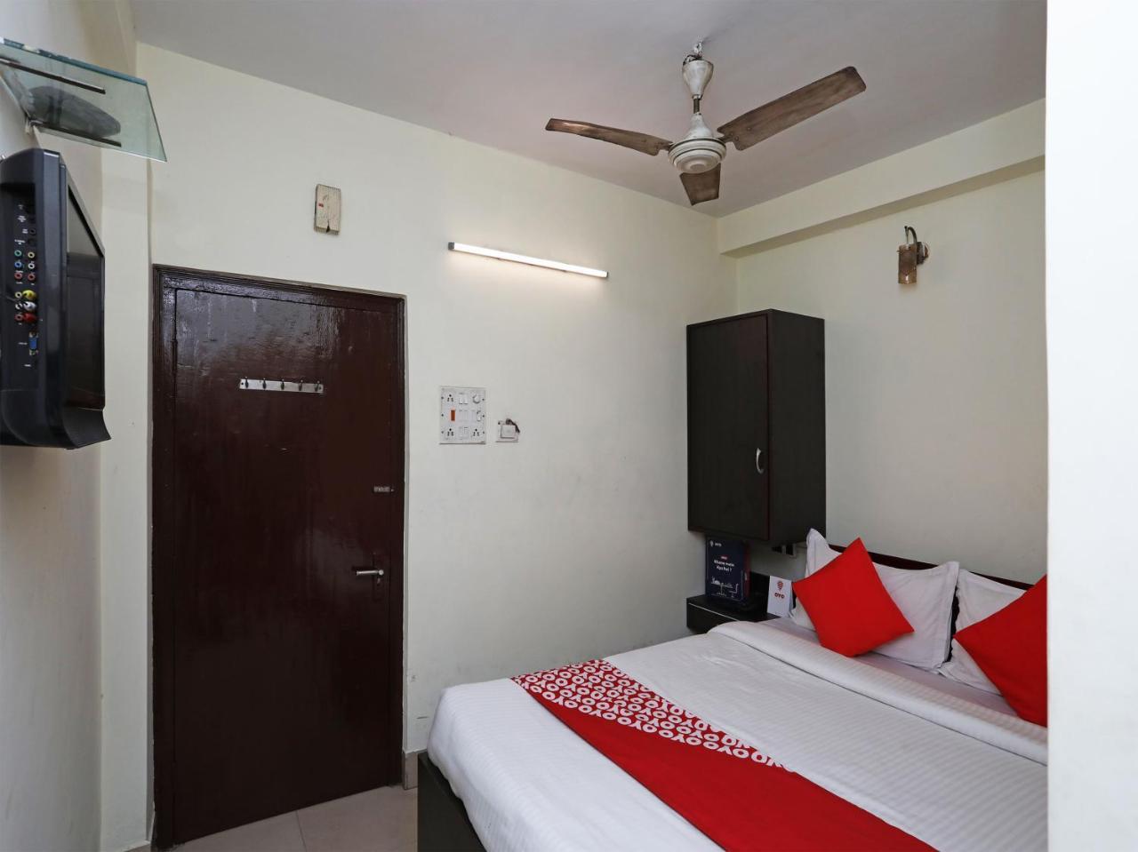 Oyo 13906 Vinita Inn Santragachi Kültér fotó