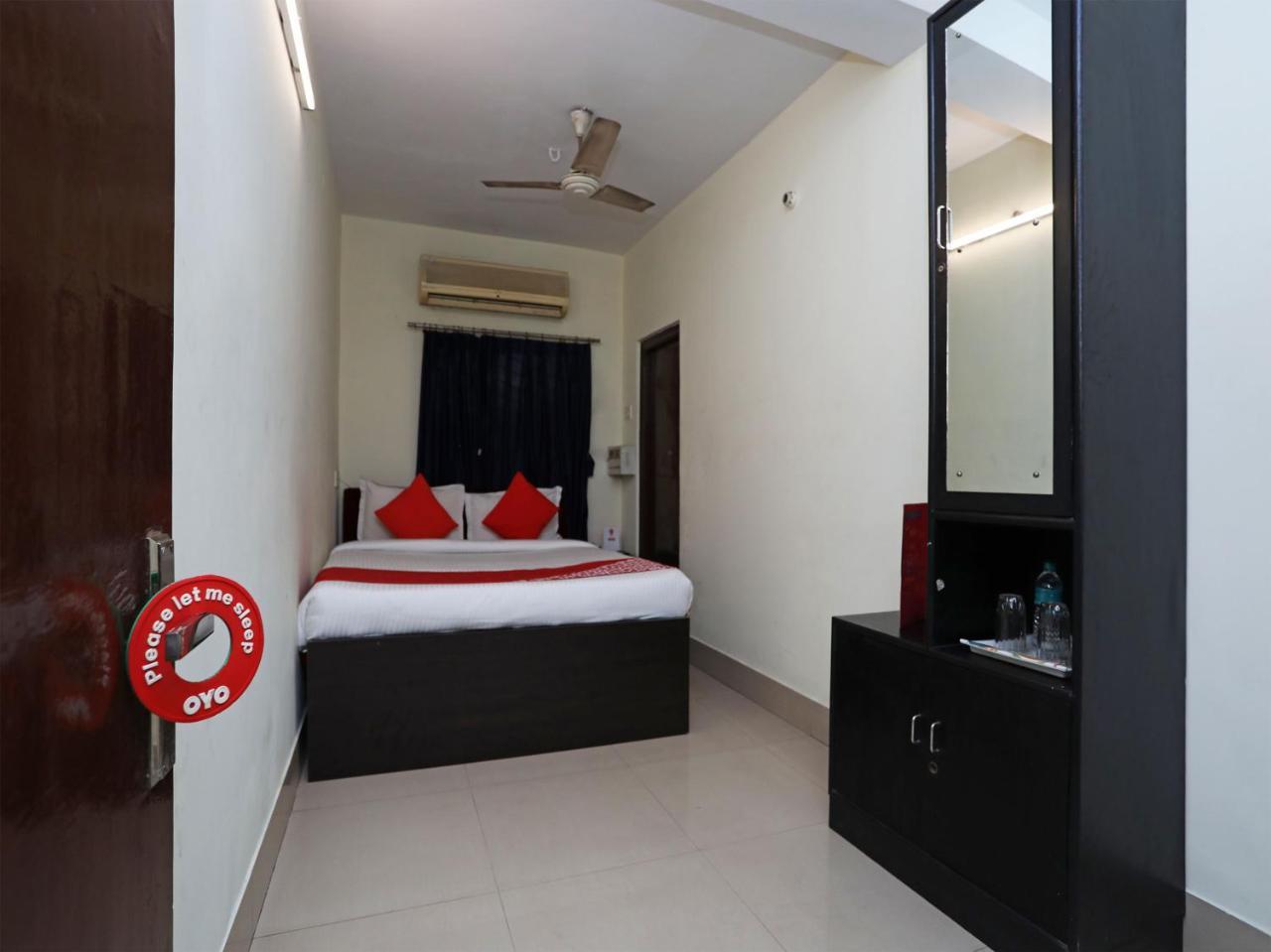 Oyo 13906 Vinita Inn Santragachi Kültér fotó