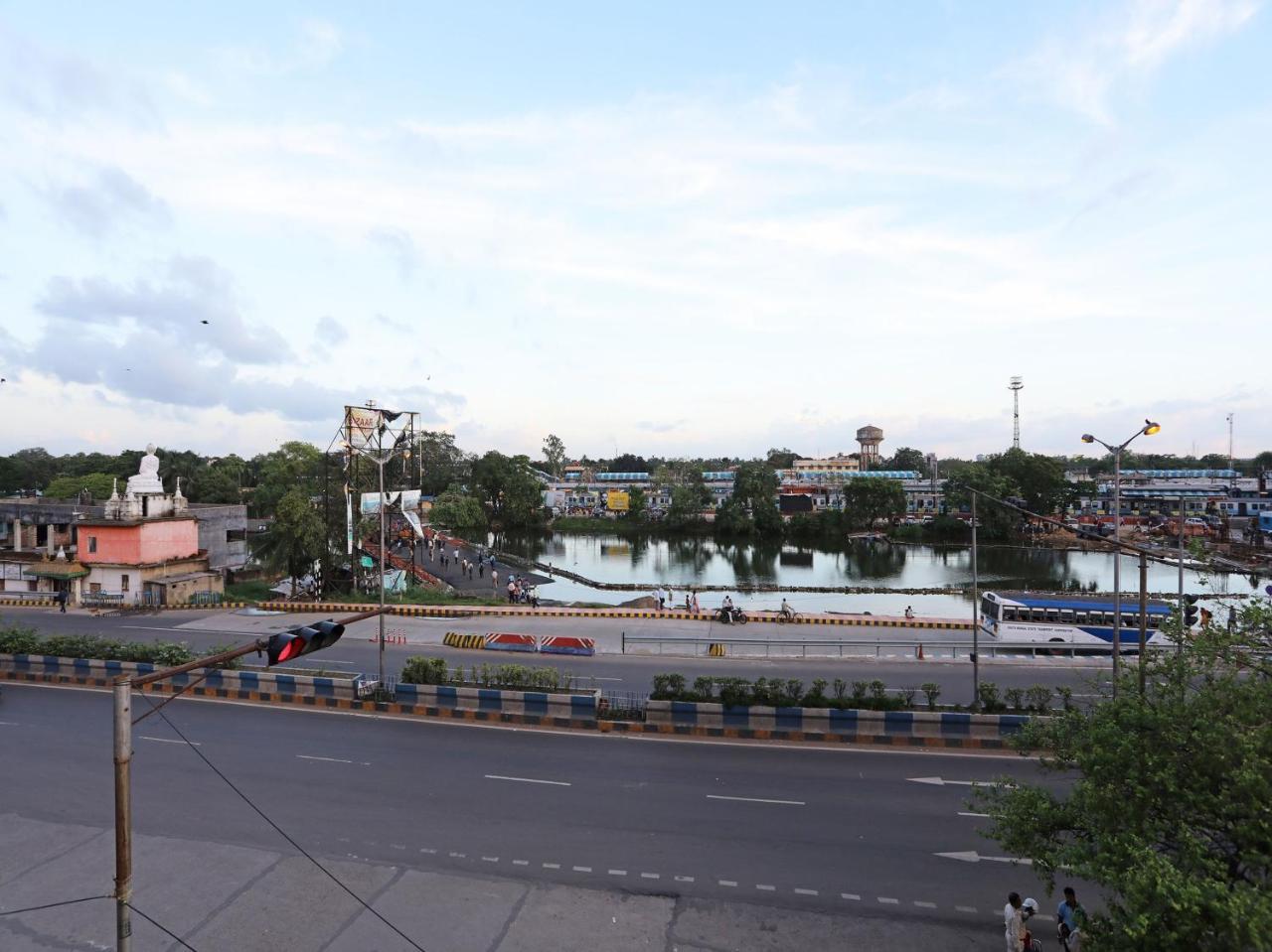 Oyo 13906 Vinita Inn Santragachi Kültér fotó